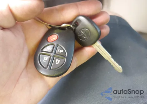 2011 Toyota Sienna Le V6 from USA, damaged, VIN 5TDKK3DC5BS038719